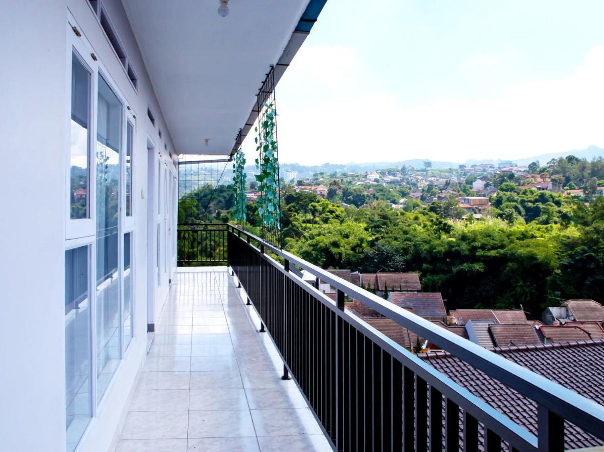 Oyo 569 Cigadung Guest House Syariah Bandung Exterior foto